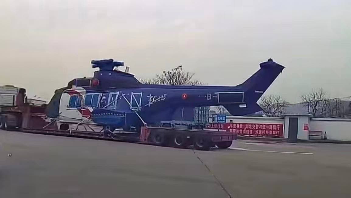 货车撞上直升机🚁🚛！？行车记录仪全纪录~ 这下麻烦大了 赔不起可咋整哦？😢 封面