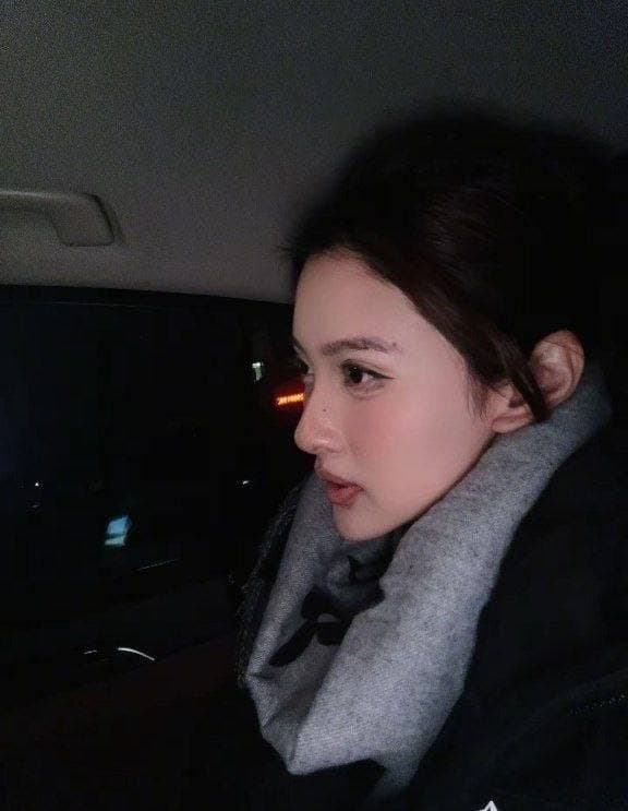 网传“三里屯优衣库事件”女主角余艺改名“马伊娜”在酒吧驻唱，实为虚假营销 封面